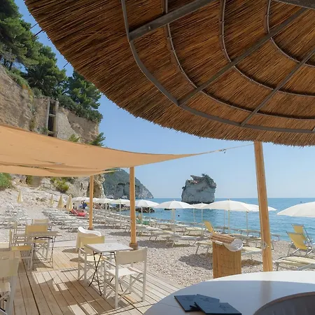 Hotel Baia Dei Mergoli 3*