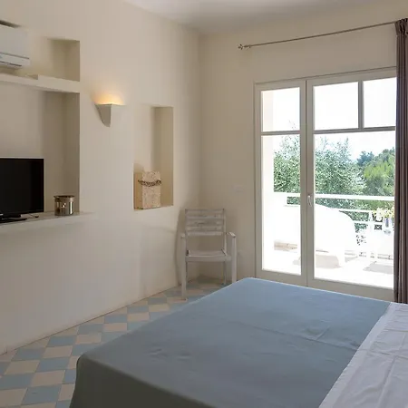 Hotel Baia Dei Mergoli 3*